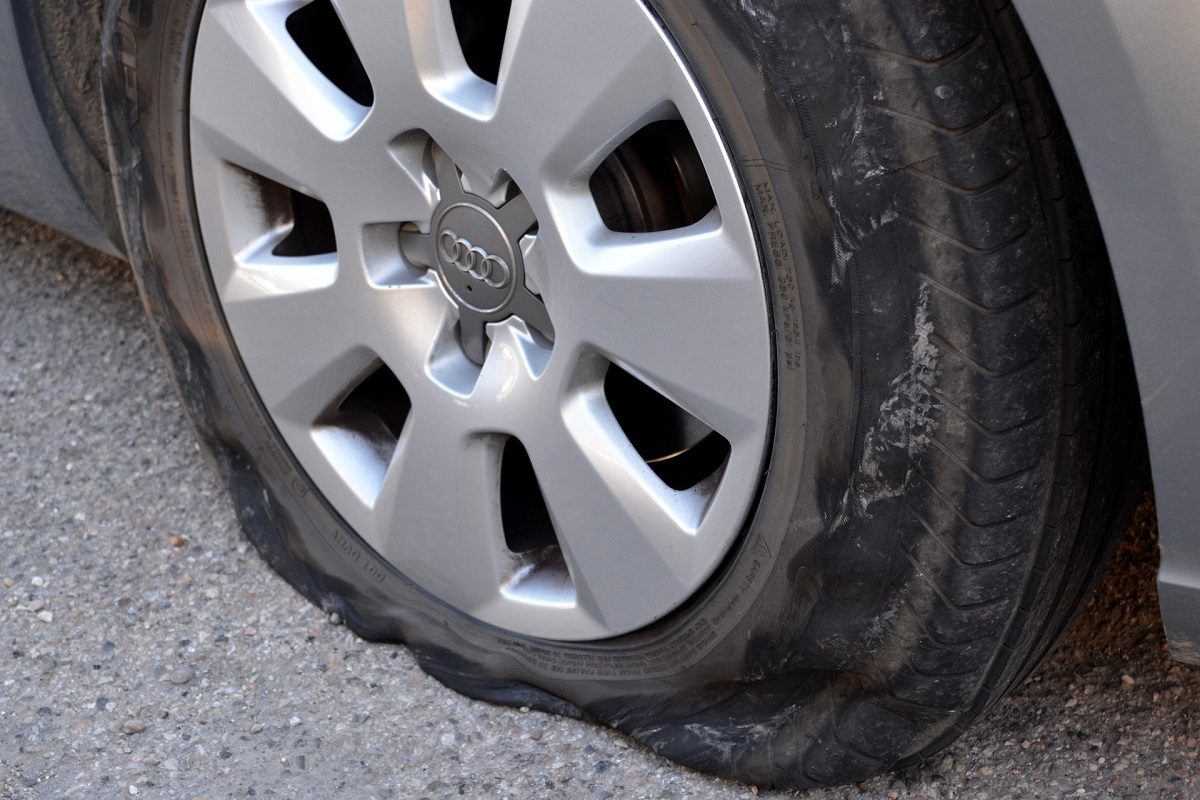 Tyre Burst | Car insurance Blog | Hippo.co.za