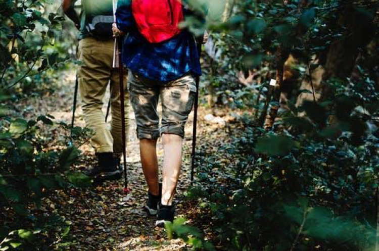 Couple backpacking on Otter Trail