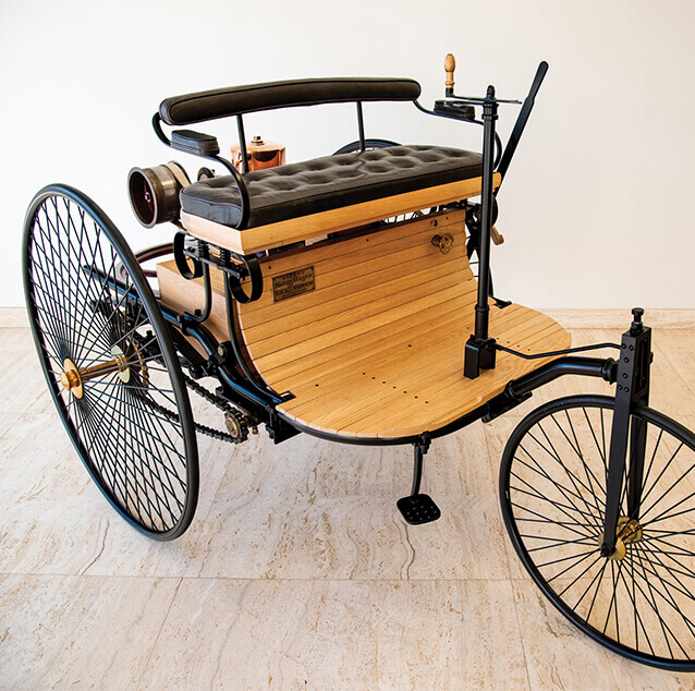 Front side view of a 1886 Benz Patent-Motorwagen Recreation