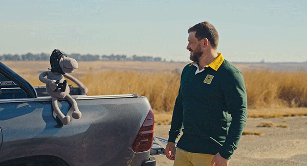 Frans Steyn teams up with hippo