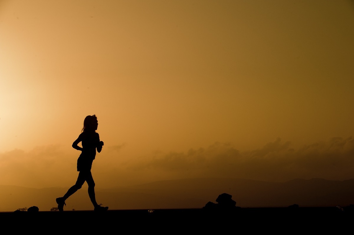 Woman Running | Staying Single | Hippo.co.za