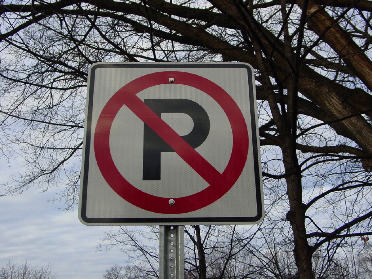 No Parking Sign | Cars Insurance News | Hippo.co.za