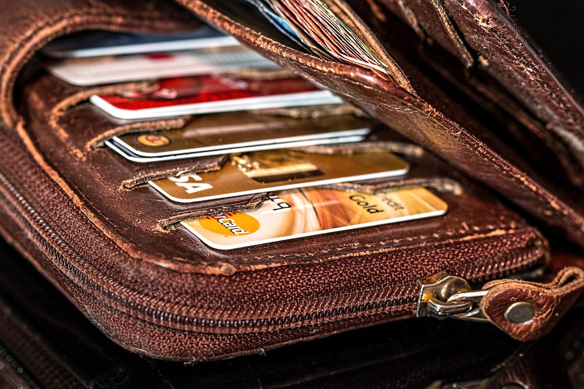 More Consumers Turn to Retail Accounts