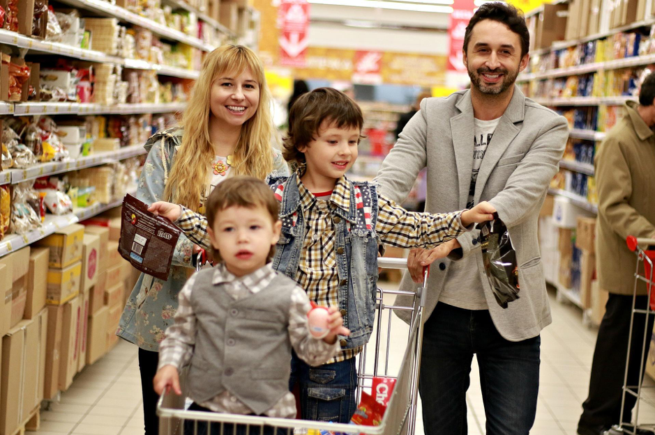 Family in Supermarket | Business Insurance News | Hippo.co.za
