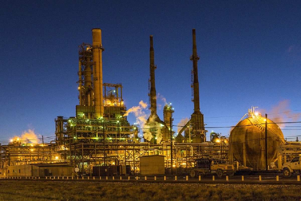 Oil prices reach their highest levels for 2016
