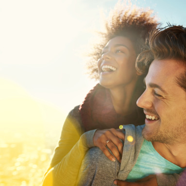Couple smiling into the sun | Unique benefits | Proud Hippo.co.za partner