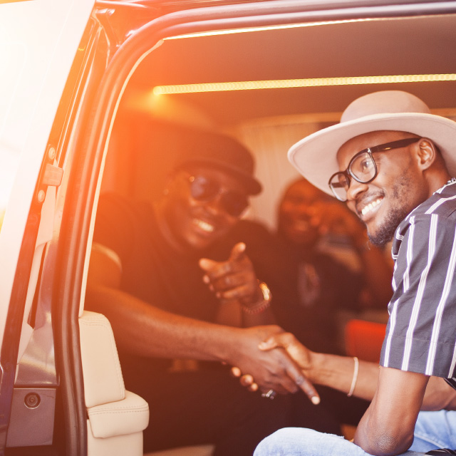 Guys in car shaking hands | Product offering | Hippo.co.za car insurance partner