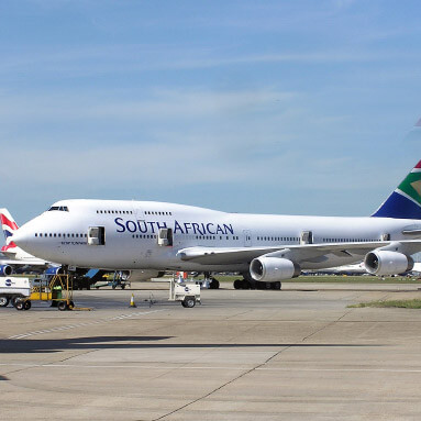 Front side view of the South African Airways plane