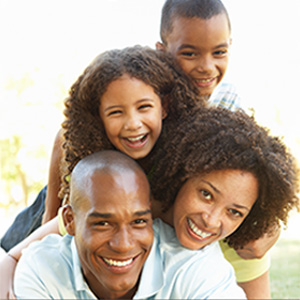 Family of 4 huddled laughing